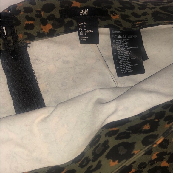 H&m green and orange cheetah animal print spotted mini skirt - Picture 3 of 6